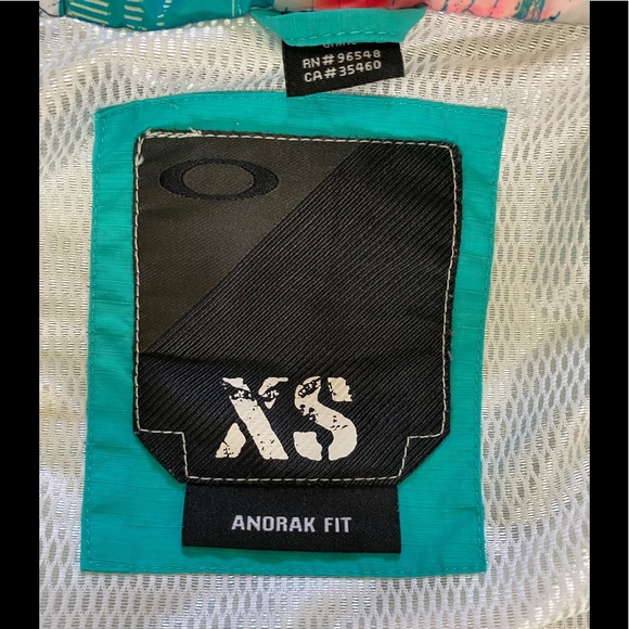 SOLD- Oakley Turquoise Ski Snowboard Jacket Men’s XS or Women’s Medium - Picture 5 of 9